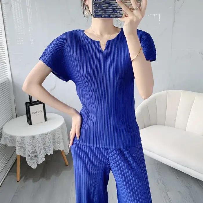 Miyake mode été plissé à manches courtes 2025 Miyake femmes rétro couleur unie vêtements décontracté mince tempérament plissé T-shirt