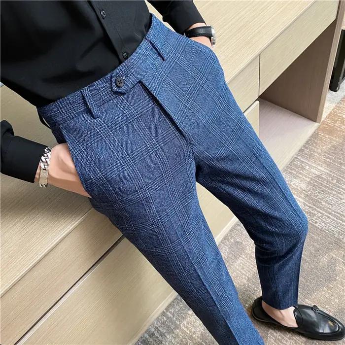 Les pantalons à carreaux pour hommes de printemps et d'automne sont tendance, à la mode, cool et pol