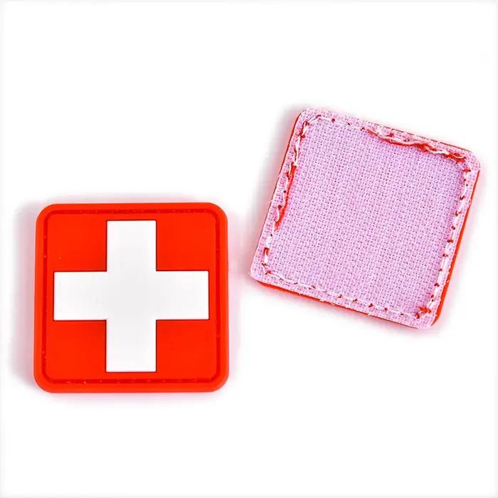 Emblème de croix rouge 3D PVC, Patch tactique, crochet, accessoires de support pour sac à dos extérieur, Badge médical en caoutchouc, équipement de sauvetage, vente en gros