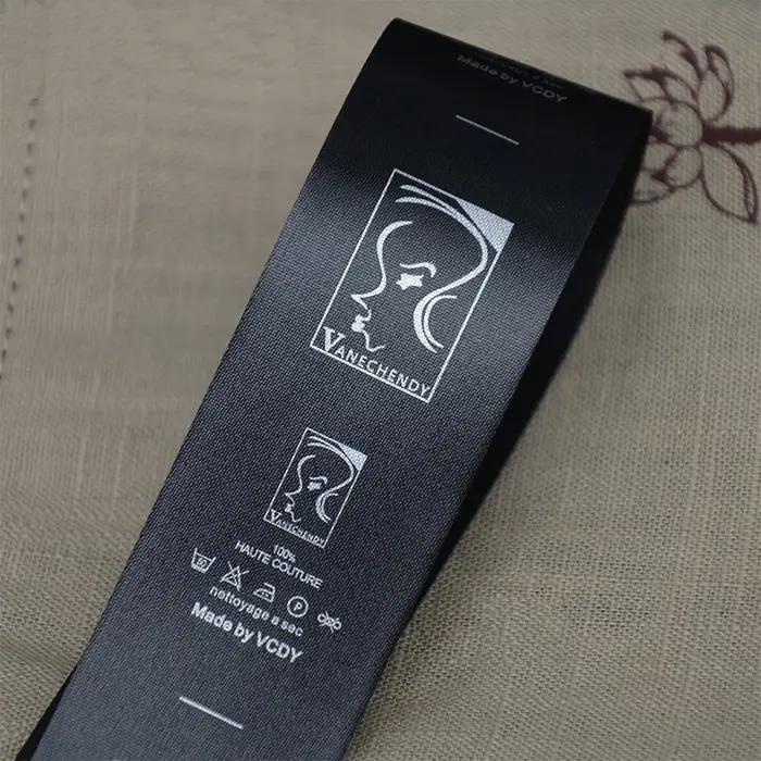 Impression de vêtement personnalisée avec nom de marque et logo