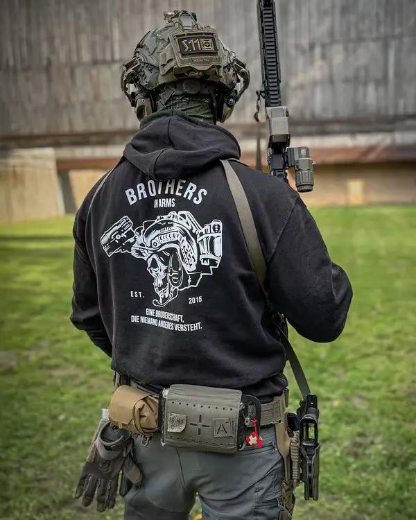 Sweat à capuche en polyester Brothers in Arms style décontracté pour hommes et femmes voyage et occasions spéciales