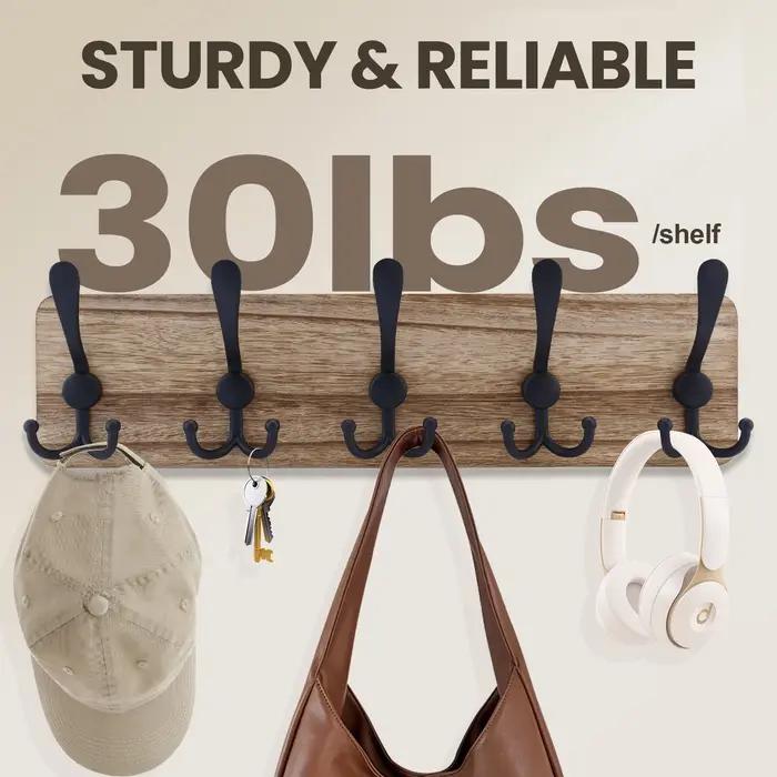 Porte-manteau mural rustique en bois brun pour entrée chaleureuse et bien organisée offerte pour occasions spéciales