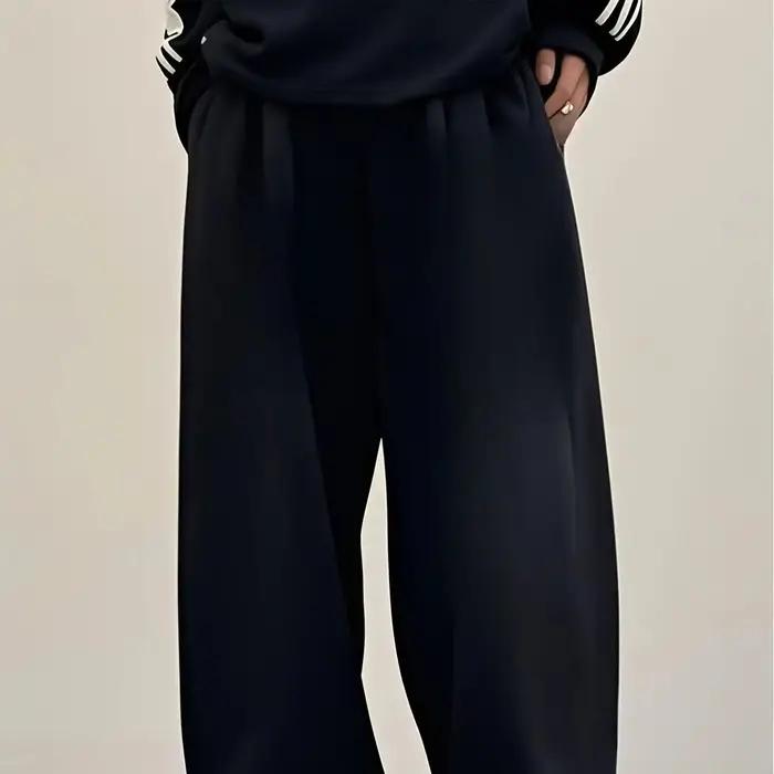Pantalon de sport ultra ample pour hommes. Gris clair, design décontracté à jambes droites, tissu de