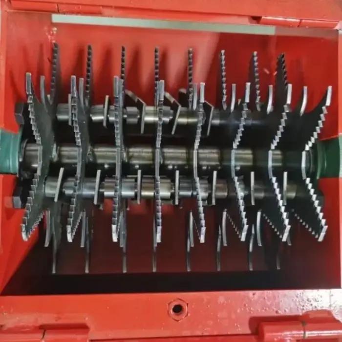 Moteur électrique pour coupe-herbe et hache-paille pour animaux de ferme, machine agricole pour la découpe de l'herbe destinée à la production d'aliments pour animaux en usine.