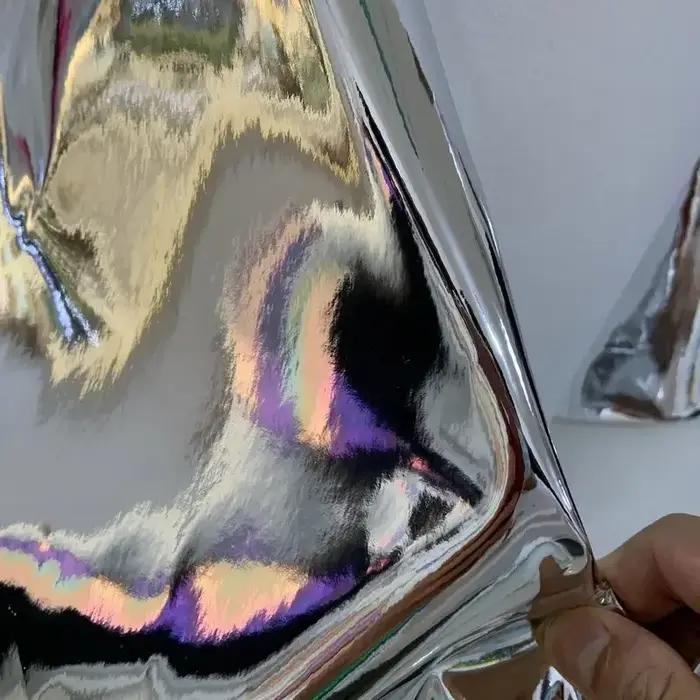 Miroir en métal doré et argenté, unité centrale en cuir synthétique pour projet d'art et décoration intérieure à offrir pour occasions spéciales