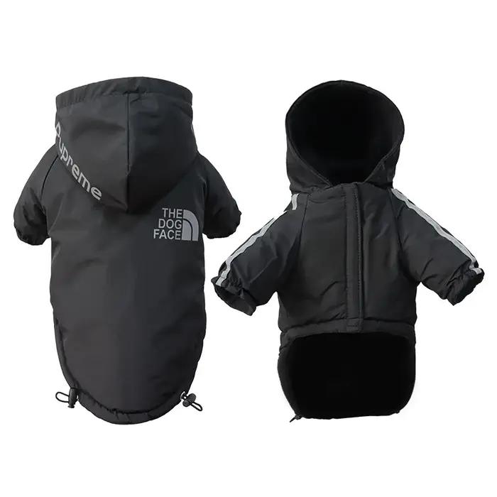 Doudoune imperméable pour chien à capuche à deux jambes réfléchissante épaisse et chaude pour petits moyens et grands chiens pour les promenades hivernales et les excursions enneigées
