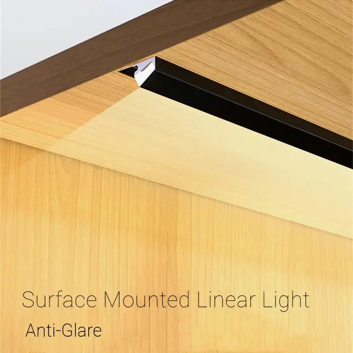 Profilé linéaire en aluminium LED monté en Surface, faisceau Oblique, diffuseur Invisible, couche d'