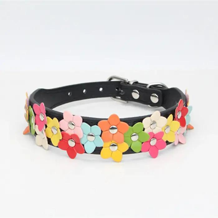 Collier de chien à fleurs mignon en cuir clouté colliers pour chiens