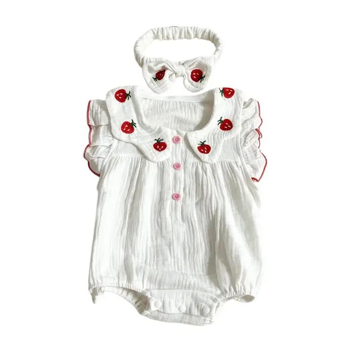 Combinaison en gaze de coton 100% avec motif fraises pour filles 0-24 mois été style mignon sans manches à volants pour photos et sorties familiales